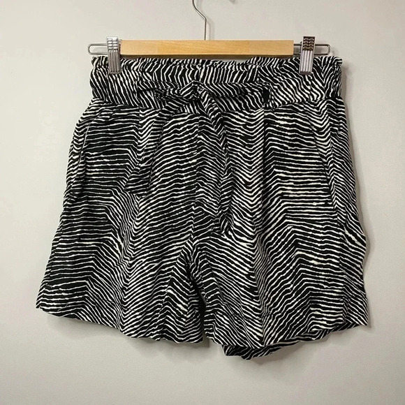 💚 Joe Fresh - Black and white print shorts size XS - Picture 1 of 8